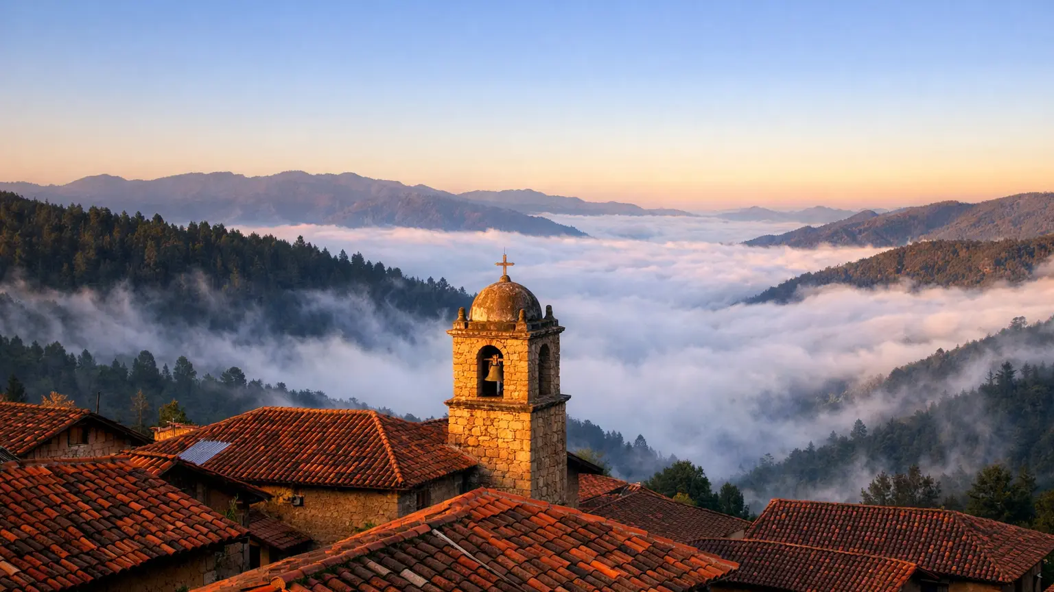 Capulálpam de Méndez ridge with pine forest and cloud sea at sunrise